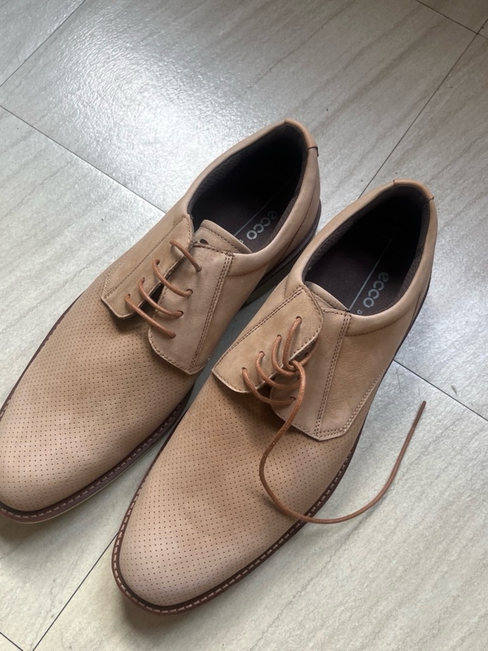 Ecco Men’s Light Tan Perforated Leather Derby Shoes